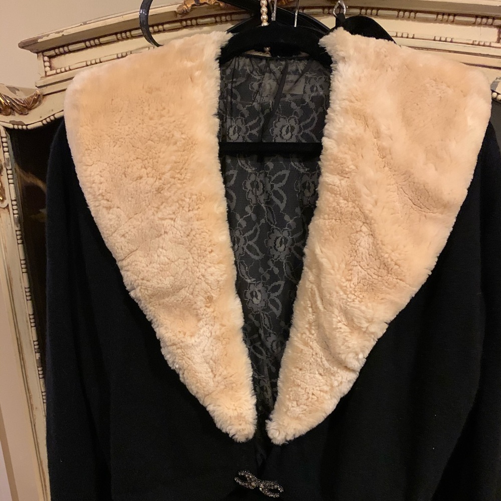 Vintage cashmere sweater with fur collar
